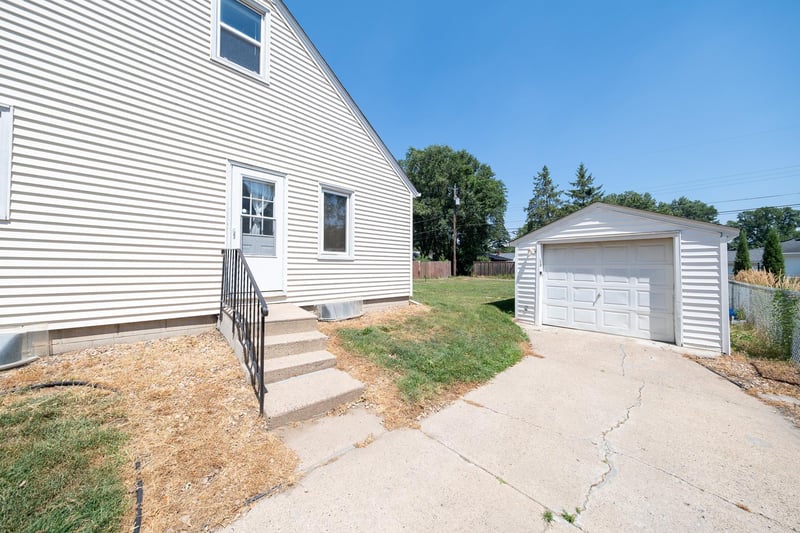 8241 Wentworth Ave S, Bloomington, MN 55420