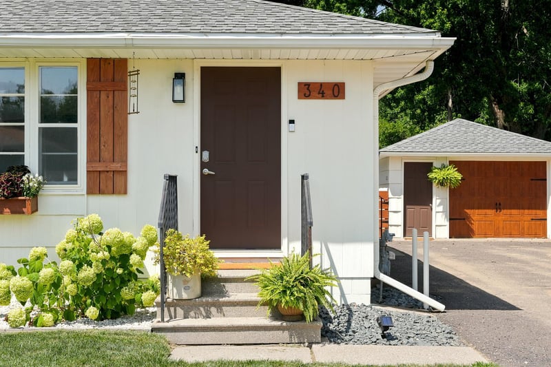 340 Greenway Ave N, Oakdale, MN 55128