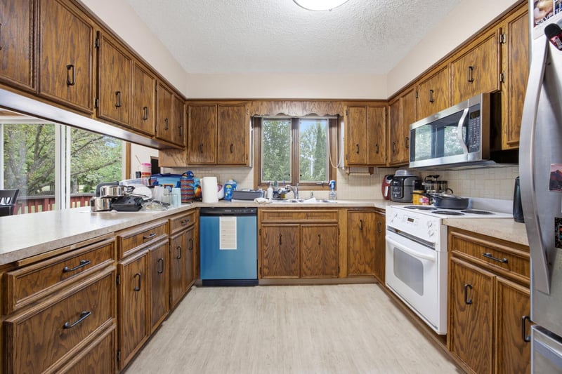 306 37th Ave S, Moorhead, MN 56560