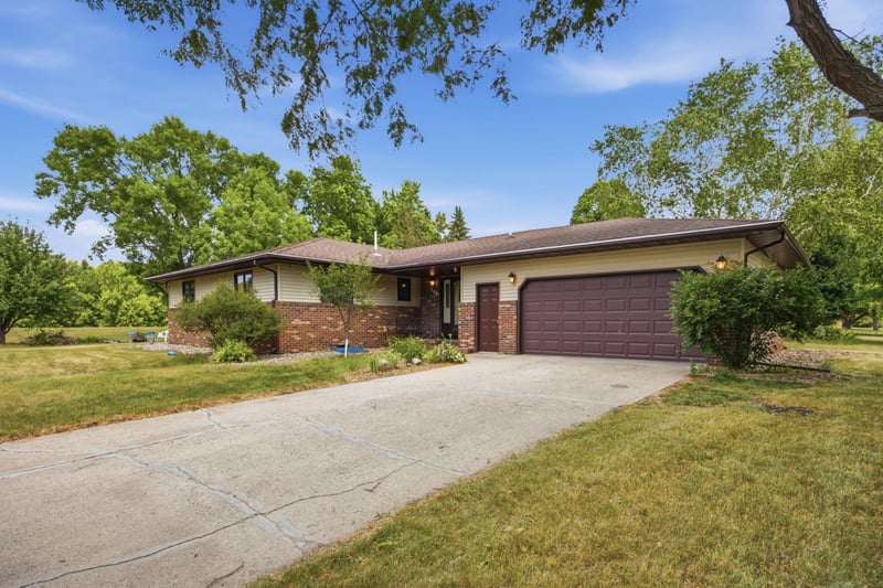 306 37th Ave S, Moorhead, MN 56560