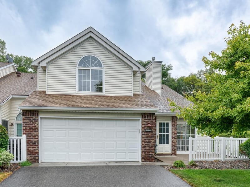 840 Old Town Dr, New Brighton, MN 55112