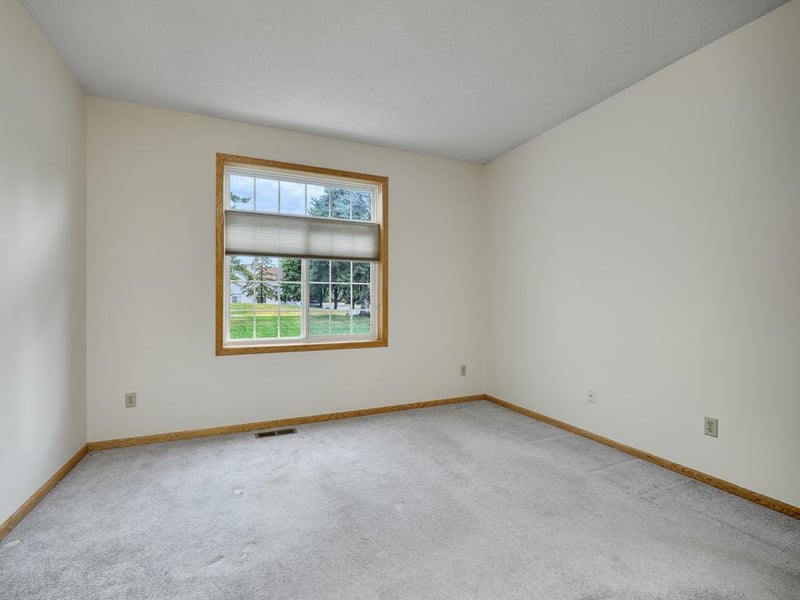 840 Old Town Dr, New Brighton, MN 55112