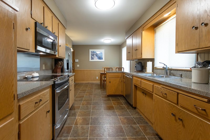 2145 Zealand Ave N, Golden Valley, MN 55427