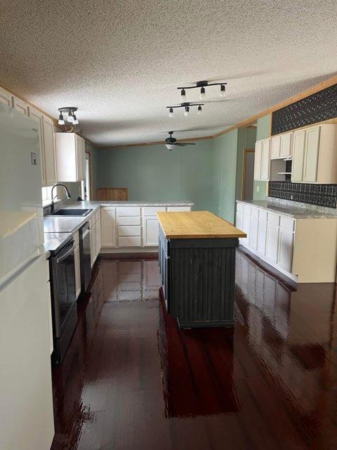 207 Lakin Ave SW, Kelliher, MN 56650