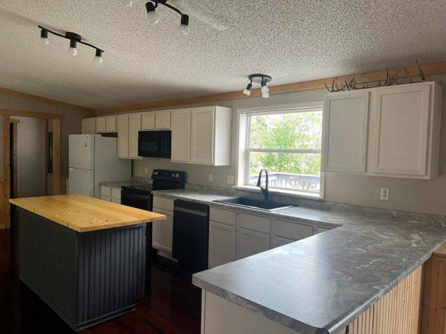207 Lakin Ave SW, Kelliher, MN 56650