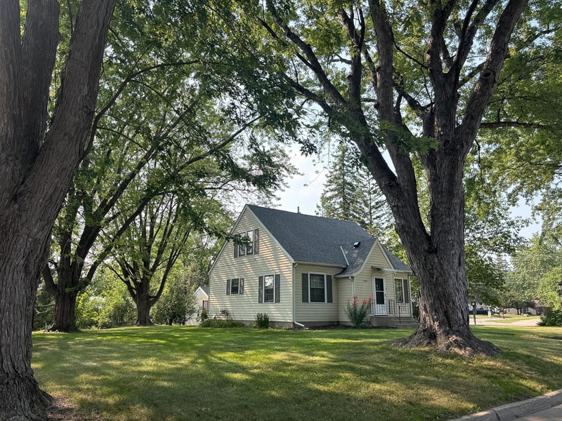 1904 7th St SW, Willmar, MN 56201