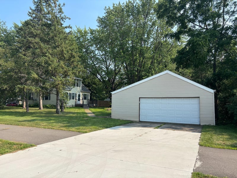 1904 7th St SW, Willmar, MN 56201