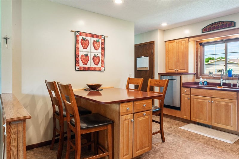 1430 Willow St, La Crescent, MN 55947