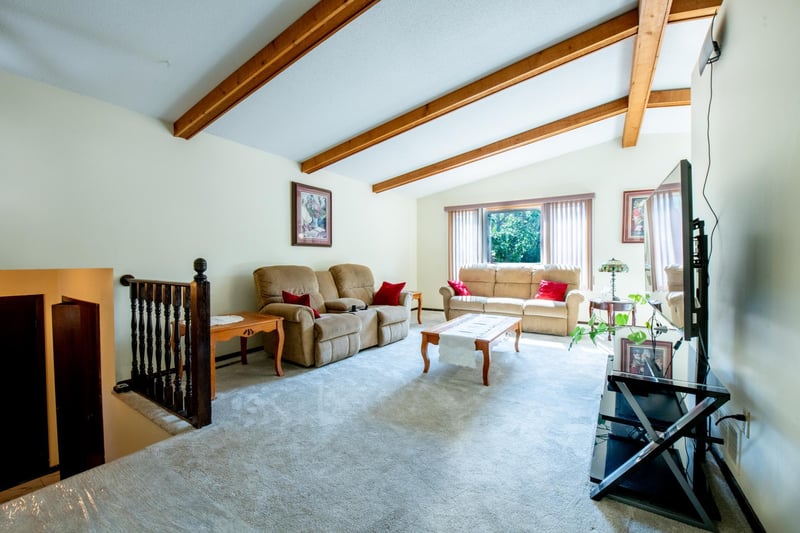 8106 Groveland Rd, Mounds View, MN 55112