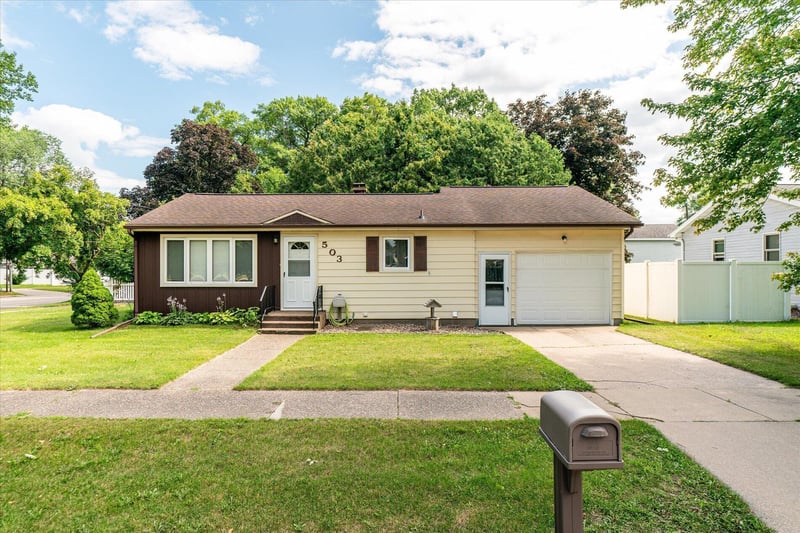503 S 9th St, La Crescent, MN 55947
