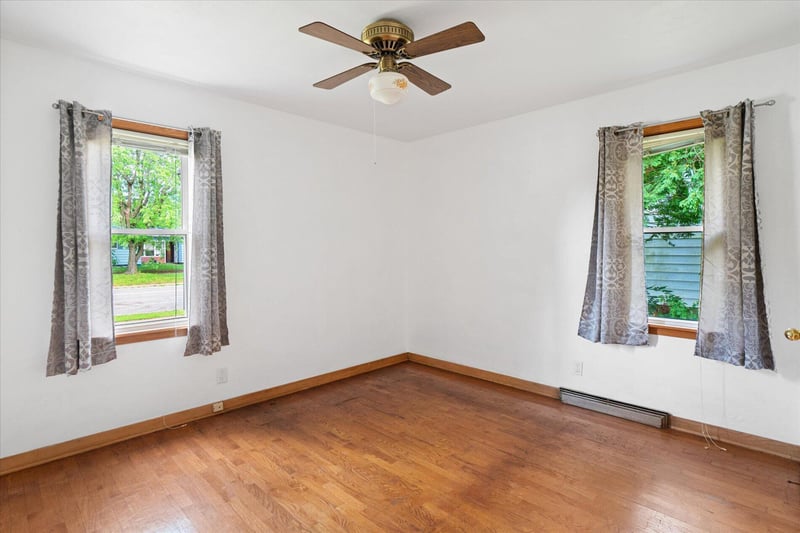 503 S 9th St, La Crescent, MN 55947