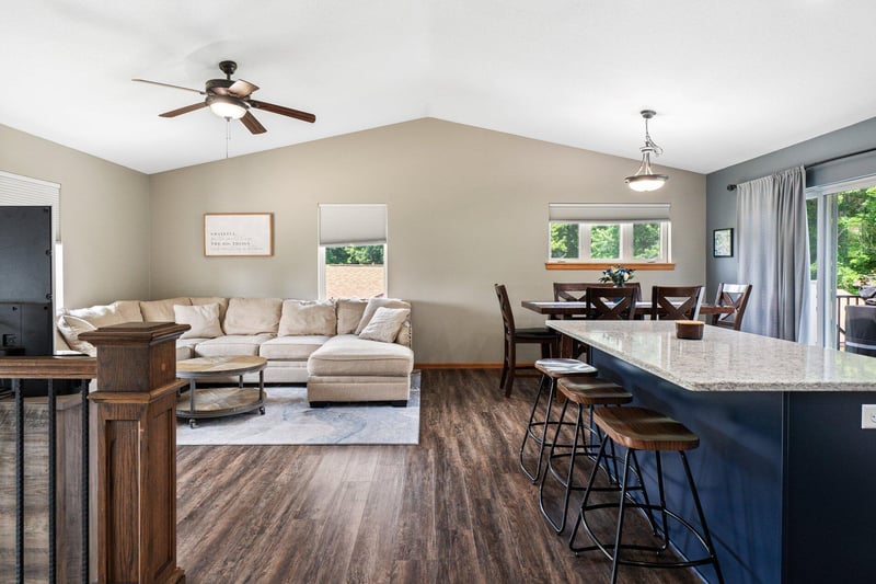 306 Haralson Ln, La Crescent, MN 55947