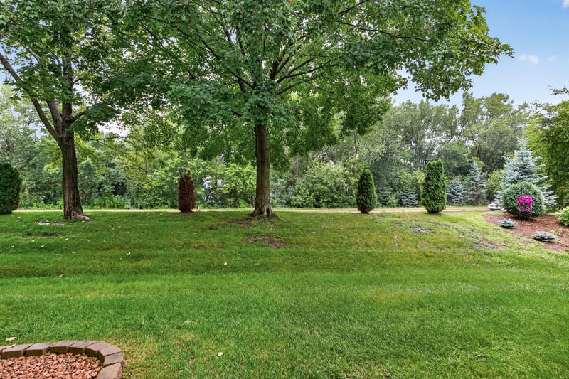 5545 126th St W, Apple Valley, MN 55124