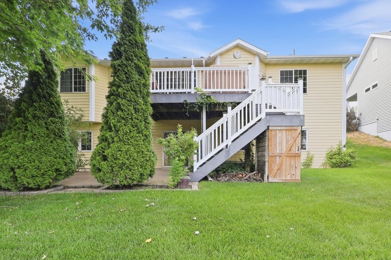 1809 Michigan Dr, Northfield, MN 55057