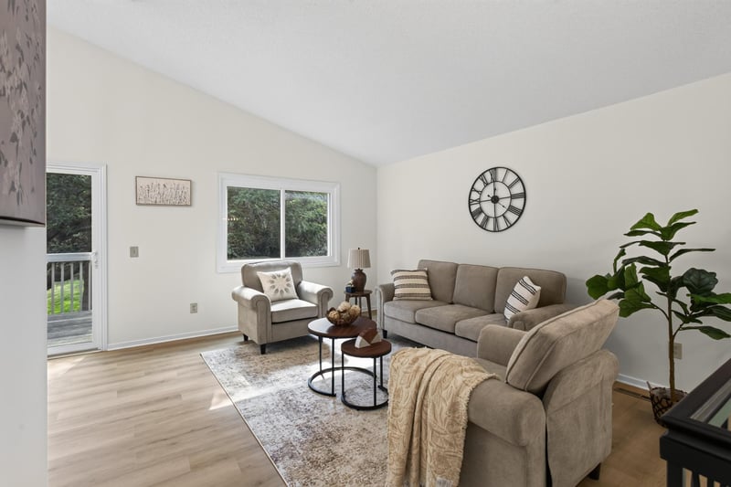 11219 Xavier Rd, Bloomington, MN 55437
