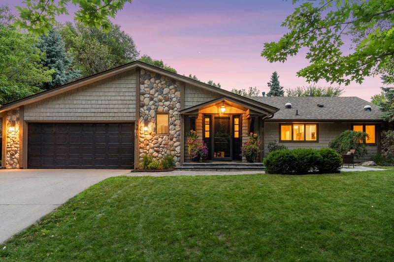 15411 Village Woods Dr, Eden Prairie, MN 55347