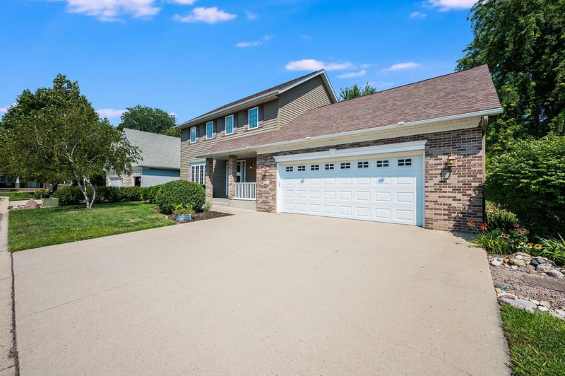 47 Eagle Ridge Trl, North Mankato, MN 56003