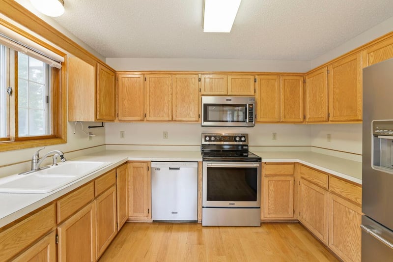 539 Lovell Ave, Roseville, MN 55113