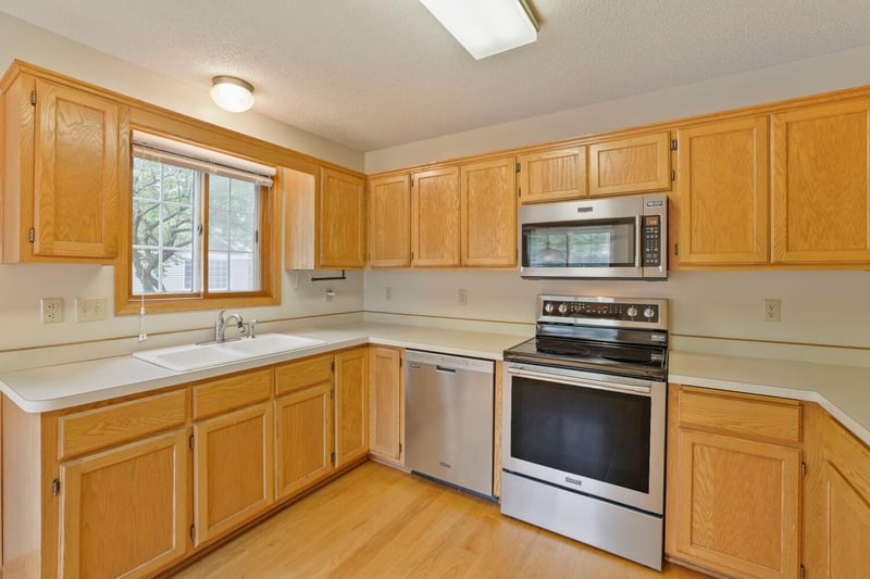 539 Lovell Ave, Roseville, MN 55113