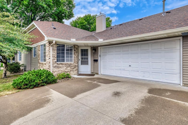 539 Lovell Ave, Roseville, MN 55113