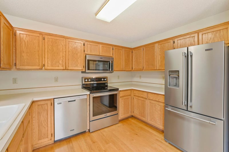 539 Lovell Ave, Roseville, MN 55113