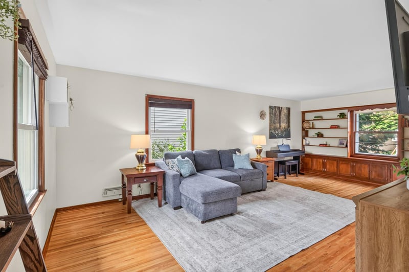 8326 Glenbrook Ave S, Cottage Grove, MN 55016