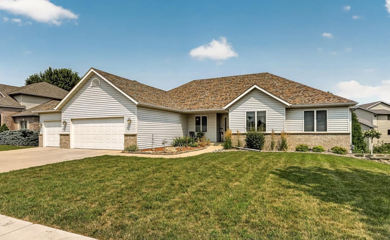 507 9th St NW, Byron, MN 55920