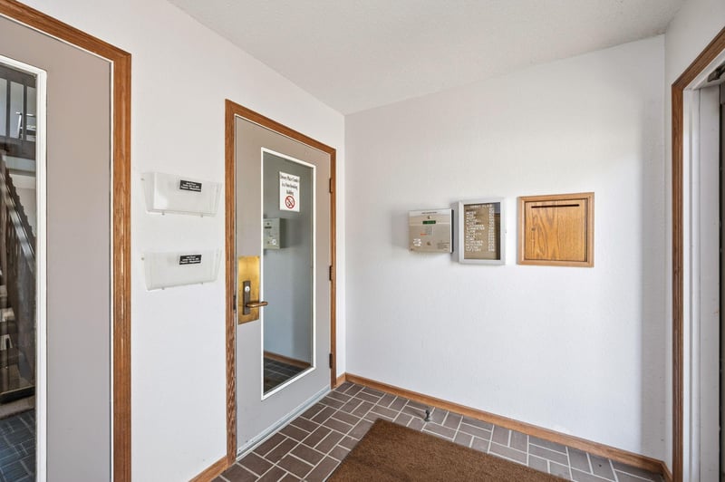 232 S Dewey St #101, Fairmont, MN 56031