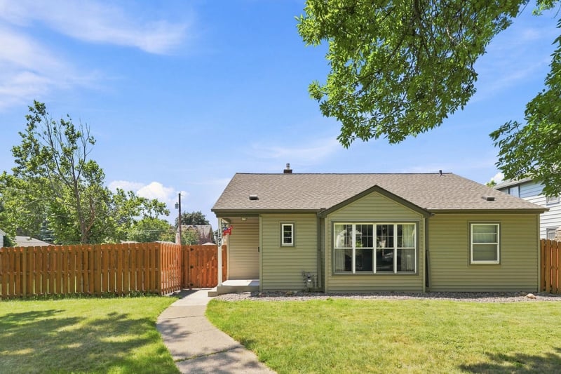 1293 Maywood St, Saint Paul, MN 55117