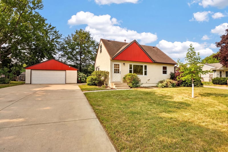 2008 Zircon Ln, Eagan, MN 55122