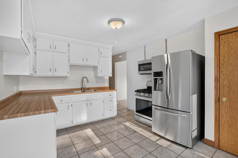 2008 Zircon Ln, Eagan, MN 55122