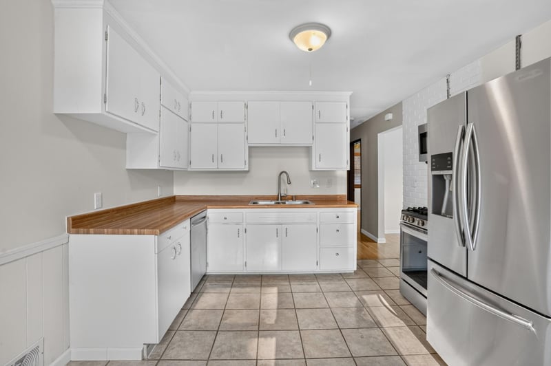 2008 Zircon Ln, Eagan, MN 55122