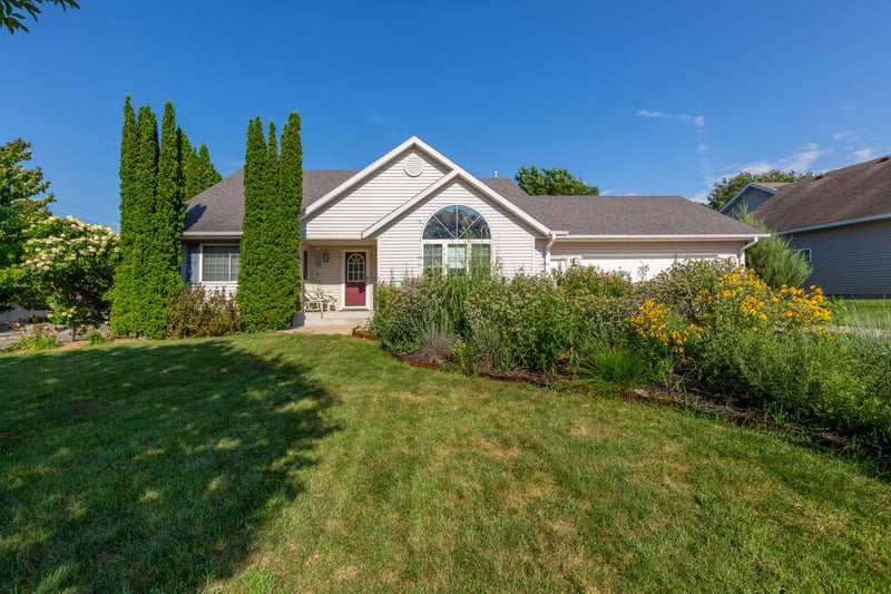 1035 Smith Ave, Owatonna, MN 55060