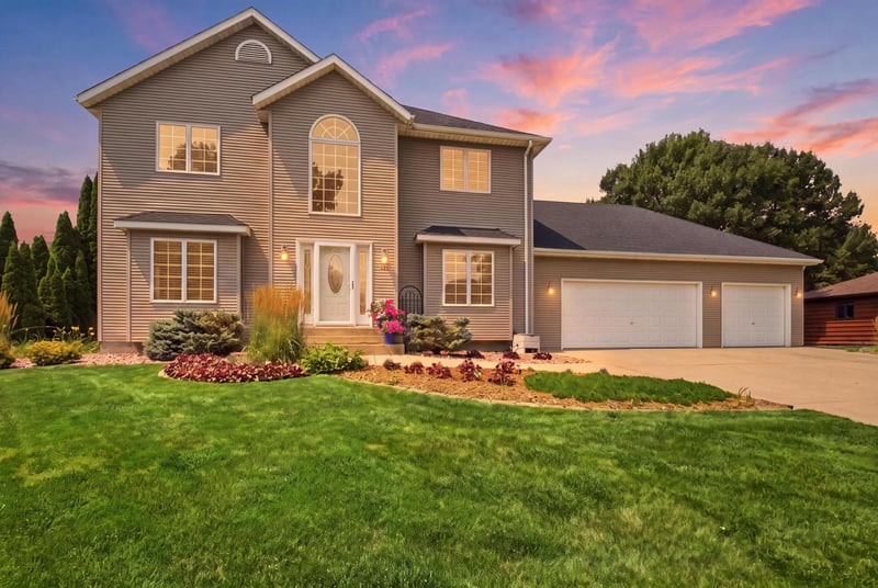 1602 15th St SW, Willmar, MN 56201
