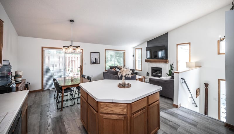 8379 143rd St W, Apple Valley, MN 55124