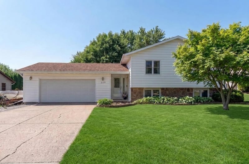 225 20th St NW, Owatonna, MN 55060