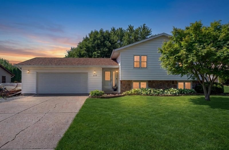 225 20th St NW, Owatonna, MN 55060