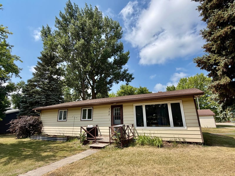 702 Champagne Ave SW, Red Lake Falls, MN 56750