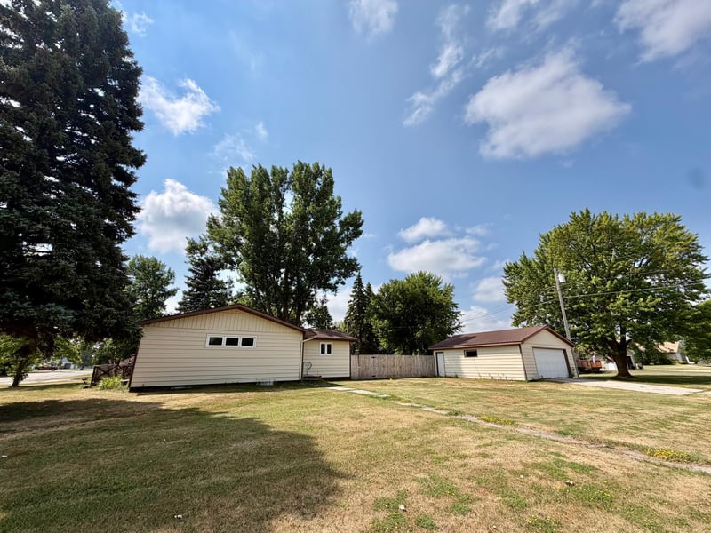 702 Champagne Ave SW, Red Lake Falls, MN 56750