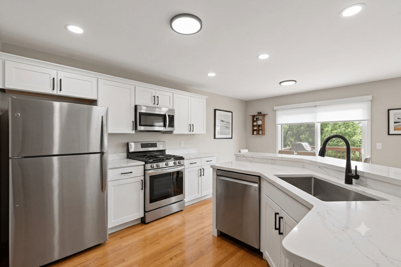 497 Pleasant Ln, Chaska, MN 55318