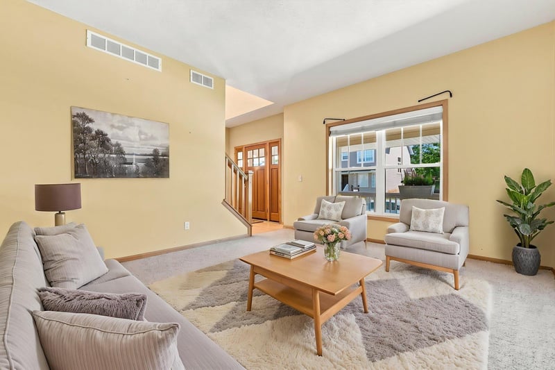 655 Lexie Ct, Eagan, MN 55123