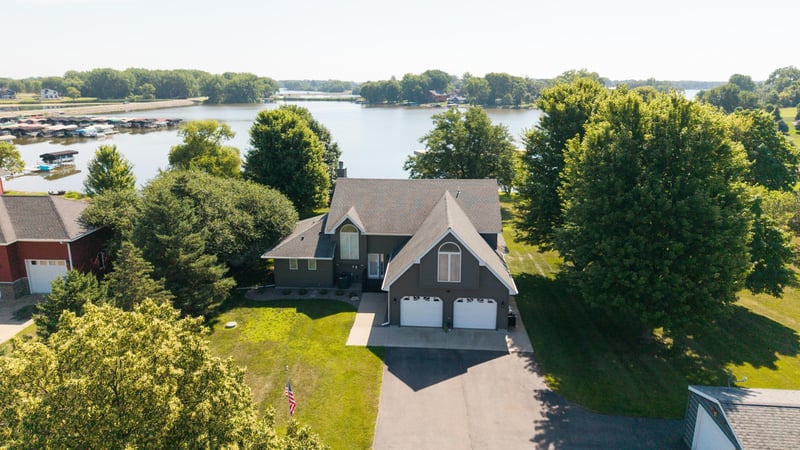 12 Lake Shetek Dr, Slayton, MN 56172