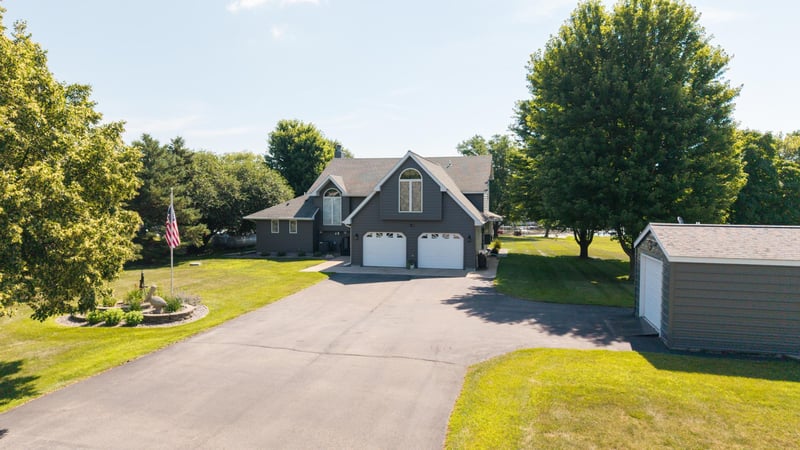 12 Lake Shetek Dr, Slayton, MN 56172