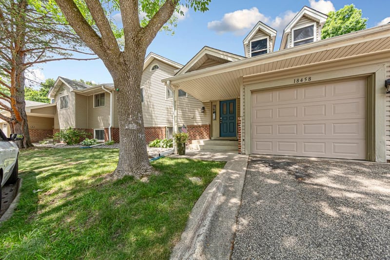 18450 Creeks Bend Dr, Minnetonka, MN 55345