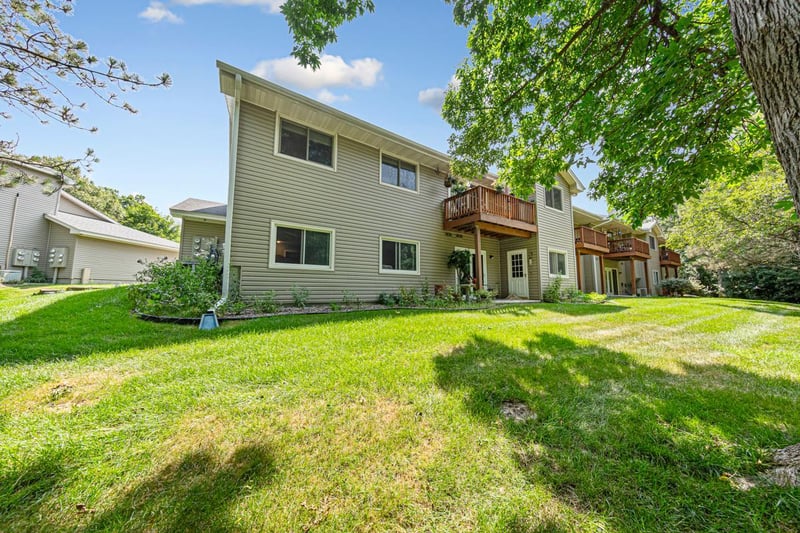 18450 Creeks Bend Dr, Minnetonka, MN 55345
