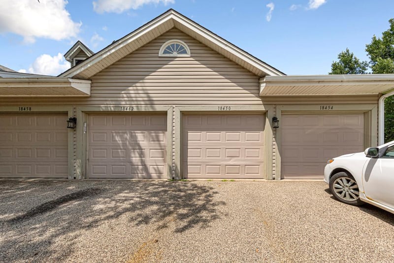 18450 Creeks Bend Dr, Minnetonka, MN 55345