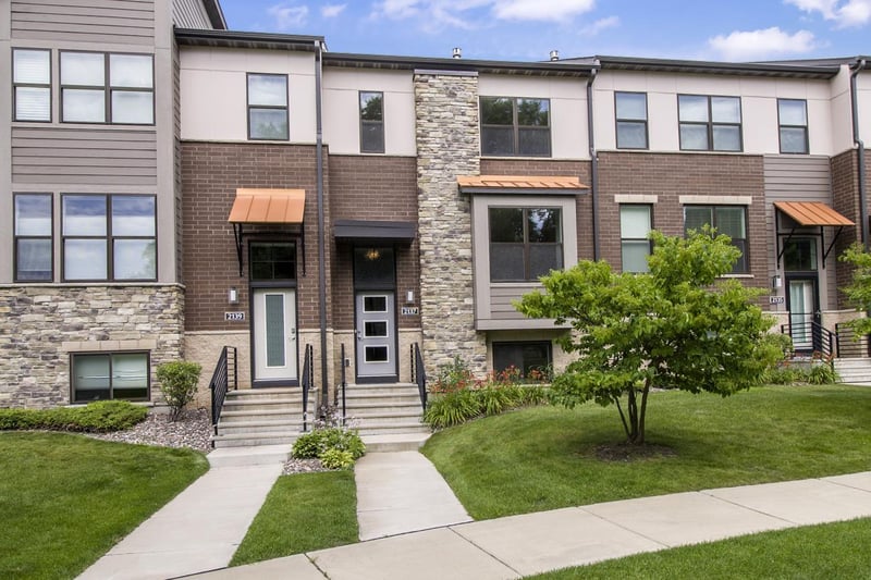 2137 River Valley Ln, Eagan, MN 55122