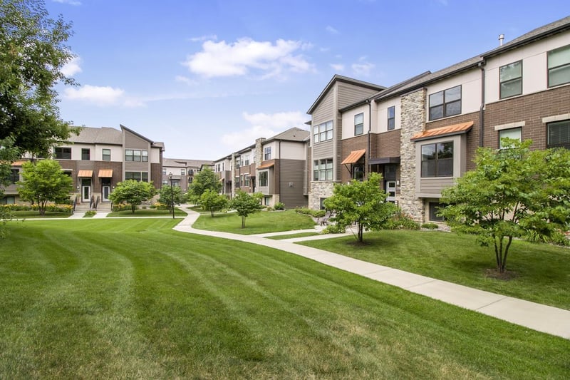 2137 River Valley Ln, Eagan, MN 55122