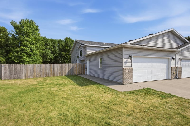 3348 10th St S, Moorhead, MN 56560