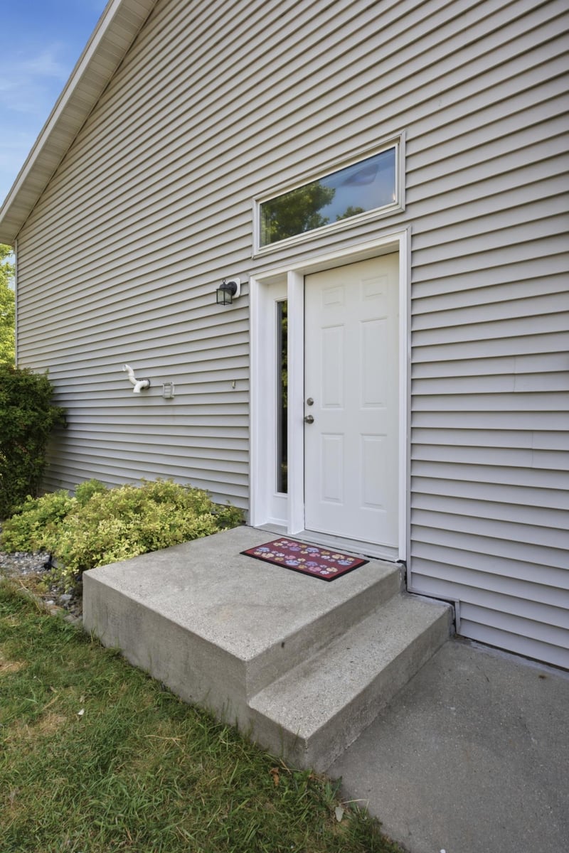 3348 10th St S, Moorhead, MN 56560